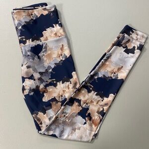 Onzie floral leggings size S/M
